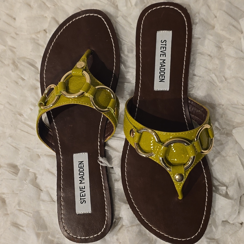 Steve Madden Swindlee Women's Size 7.5 Lime Green Flat Thong Sandals - Picture 7 of 10